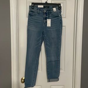 Judy blue size 9 relaxed fit  never worn.